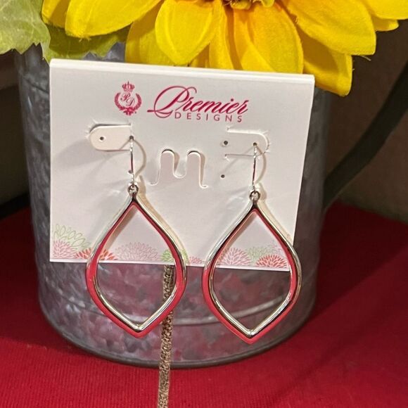 Premier Designs Layla Silver Teardrop Earrings #PDER1 - Picture 2 of 4